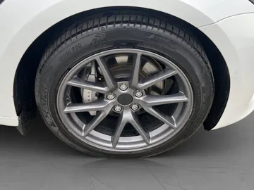 Car image 36