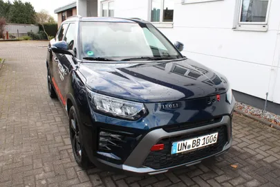 Car image 3