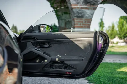 Car image 36