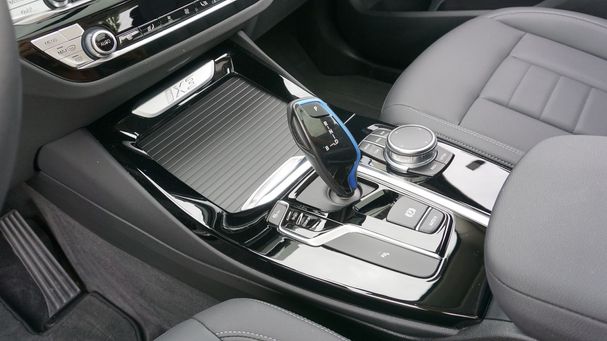 BMW iX3 210 kW image number 25