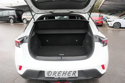 Car image 26