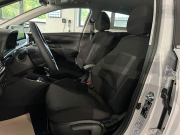 Car image 14