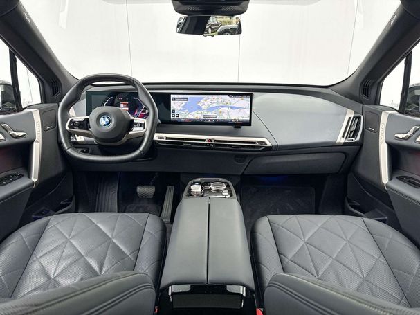 BMW iX xDrive40 240 kW image number 7