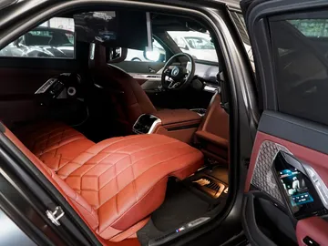 Car image 29