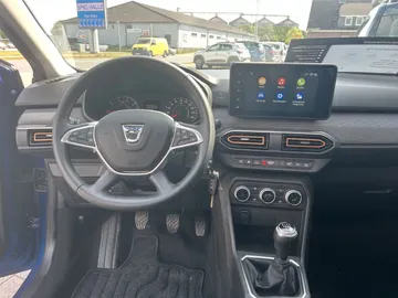 Car image 12