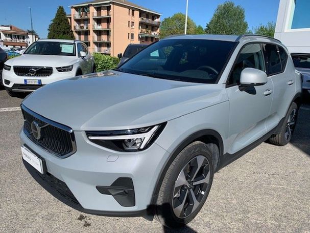 Volvo XC40 B3 Core 120 kW image number 1