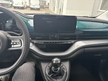 Car image 10