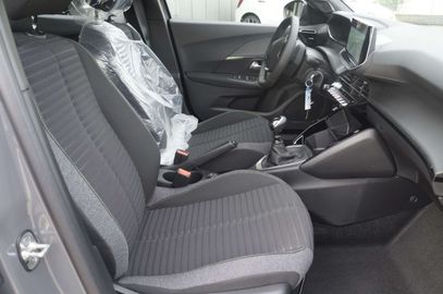 Car image 15