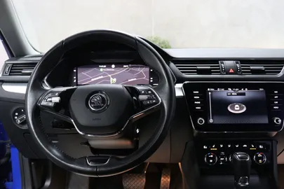 Car image 30