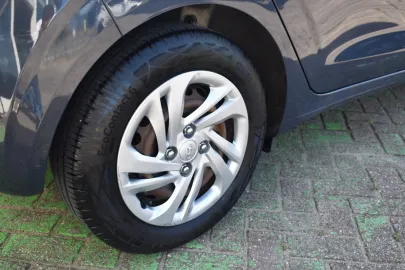 Car image 24