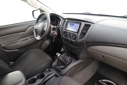 Car image 15