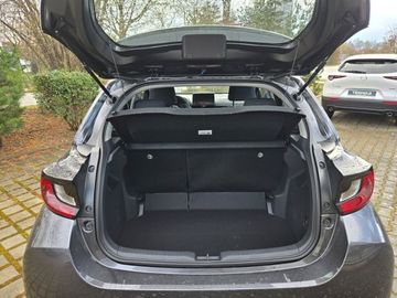 Car image 14