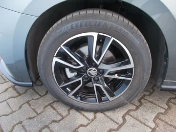 Car image 27