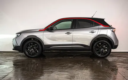 Car image 4