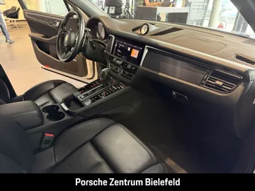Car image 33