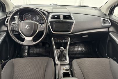 Car image 12