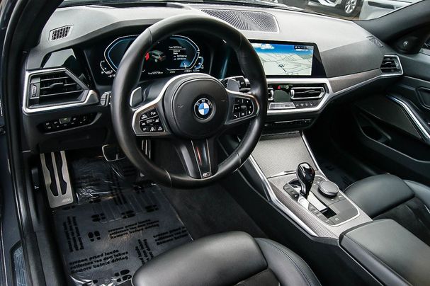 BMW 330 Touring xDrive 185 kW image number 9