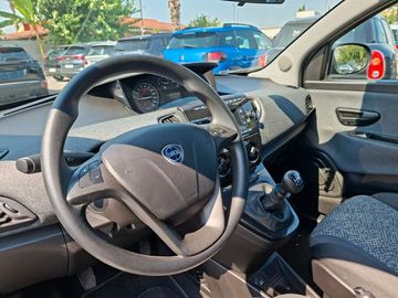 Car image 15