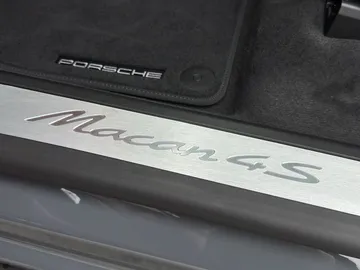 Car image 31