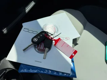 Car image 24