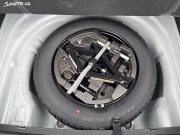 Car image 32