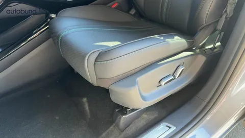 Car image 30
