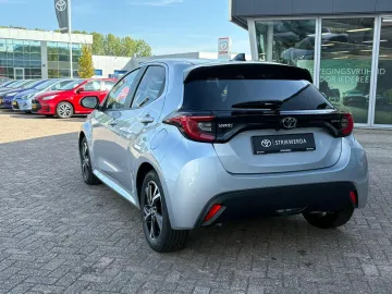 Car image 3