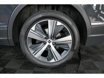 Car image 33