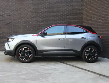 Car image 3