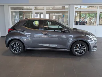 Car image 3