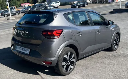 Car image 5
