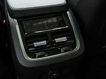 Car image 38