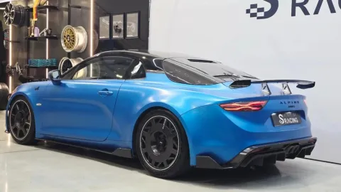 Car image 4