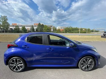 Car image 3