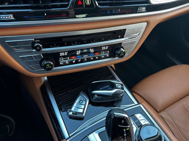 BMW 750 xDrive 390 kW image number 16