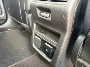 Car image 33
