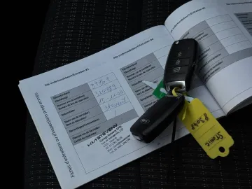 Car image 24