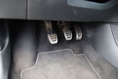 Car image 36