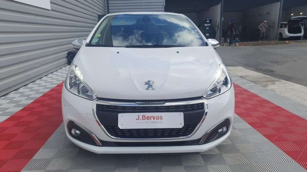 Peugeot 208 100 Allure 74 kW image number 3