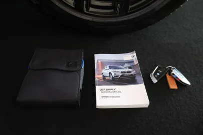Car image 32