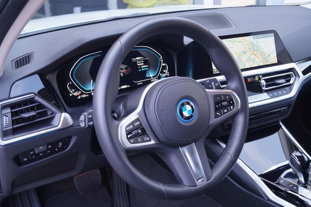 BMW 330 e Touring Sport Line 215 kW image number 7