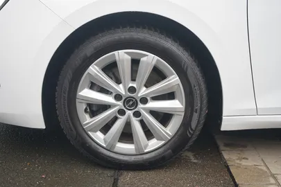 Car image 28