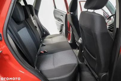 Car image 26