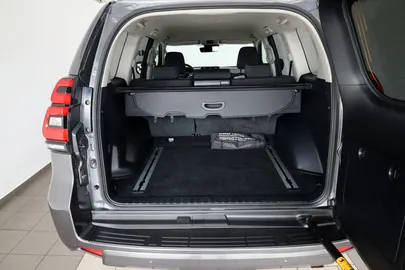 Car image 27