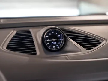 Car image 38