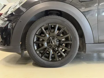 Car image 35
