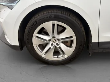 Car image 32