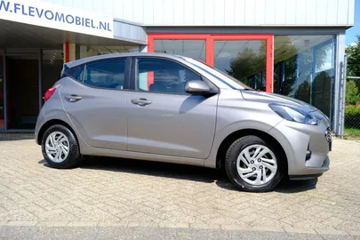 Car image 2