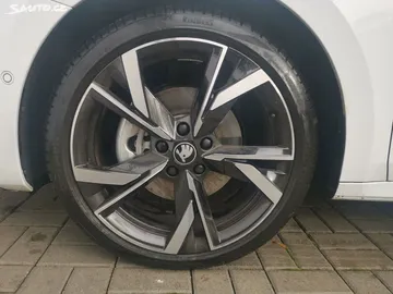 Car image 29