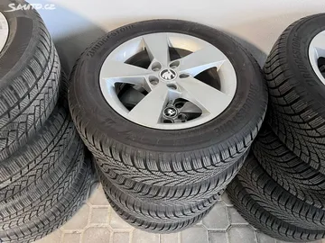 Car image 30